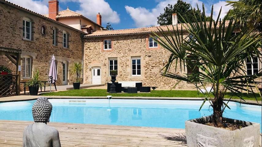 Chambre d’hôte pour 2 personnes, avec Terrasse et Jardin ainsi que Piscine et Vue