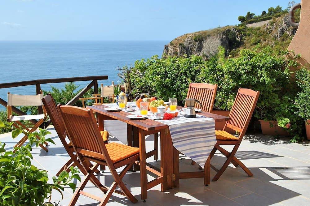 Schönes alleinstehendes Ferienhaus mit W-Lan, Klimaanlage, Tv, Terrasse und Haustiere erlaubt in Sperlonga, Latina Provinz