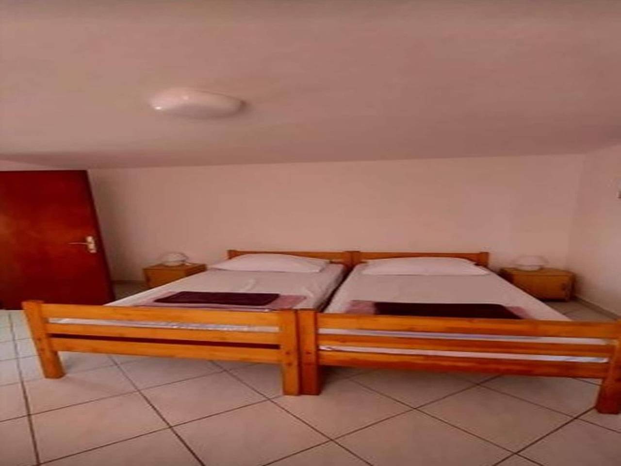 Ganze Wohnung, Ferienwohnung mit privater Terrasse in Strandnähe in Okrug Gornji, Ciovo