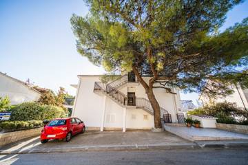 Vacation Rental for 4 Guests in Hvar City, Hvar, Picture 2