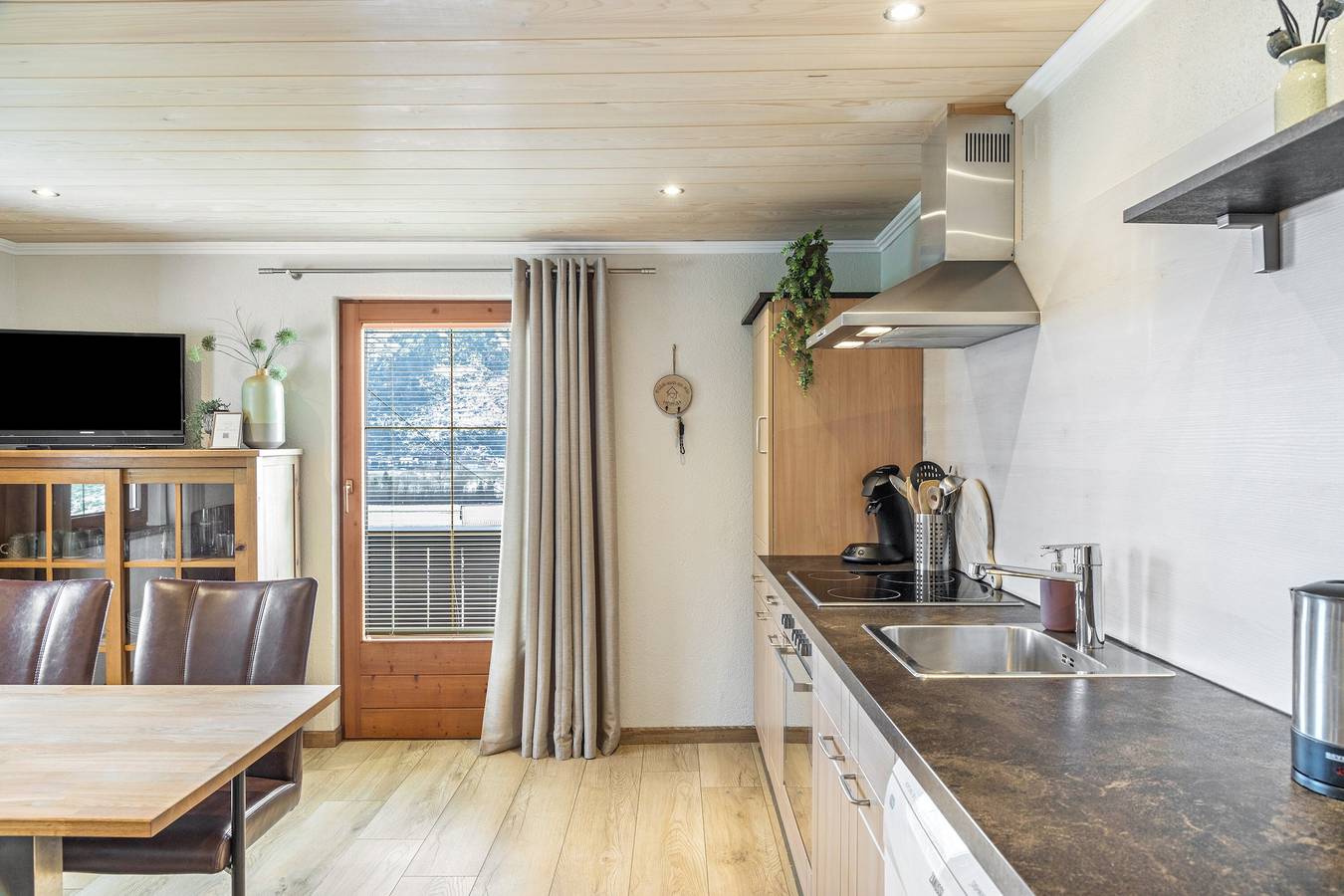 Ganze Wohnung, Apartment „Wiese“ mit Balkon und Wlan in Tuxer Alpen, Zellberg