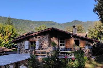 Gîte pour 8 personnes, avec terrasse et jardin à Saumane