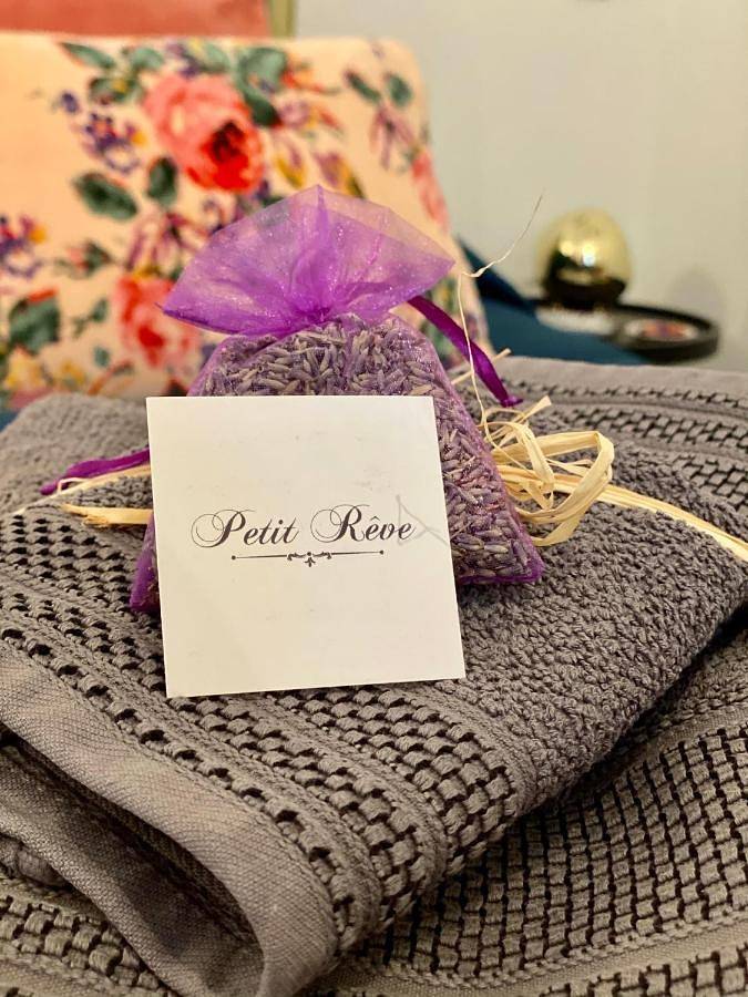 Gîte pour 3 personnes, avec vue, animaux acceptés dans Office De Tourisme Du Pays Des Sorgues Et Des Monts De Vaucluse