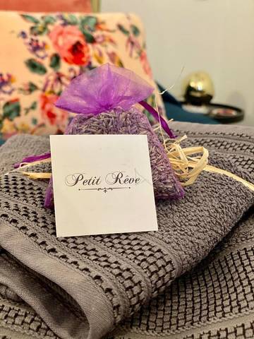 Gîte pour 3 personnes, avec vue, animaux acceptés dans Office De Tourisme Du Pays Des Sorgues Et Des Monts De Vaucluse