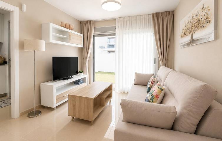 Apartamento vacacional entero, Encantador apartamento de 2 dormitorios con piscina cerca de la playa de Cudolà in Cabanes, Costa del Azahar
