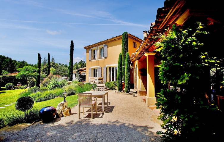 Location de vacances pour 10 personnes, avec terrasse et piscine, adapté aux familles à Saint-Saturnin-lès-Apt - 2