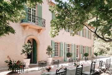 Gîte pour 15 personnes, avec jardin à Lamanon