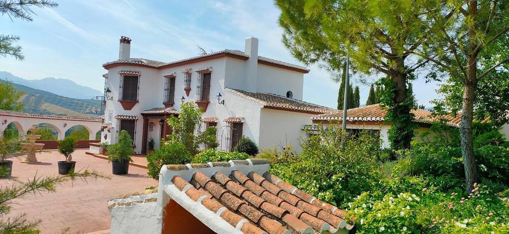 Casa rural para 18 personas, con vistas además de piscina y jardín, Se admiten mascotas en Villanueva del Rosario - 2