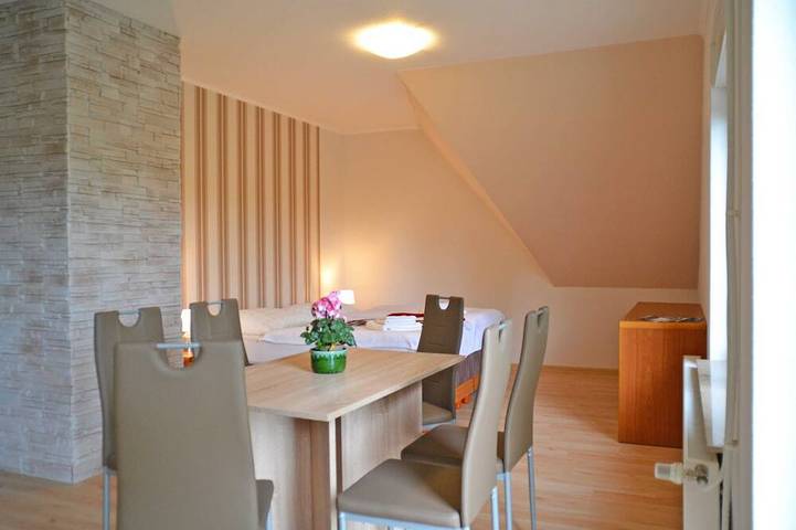 Ganze Wohnung, Ferienwohnung Wiesenblick - Ferienwohnung in Kerkwitz, Schenkendöbern