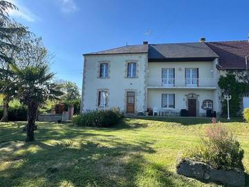 Gîte pour 8 personnes, avec terrasse et vue à Cressat