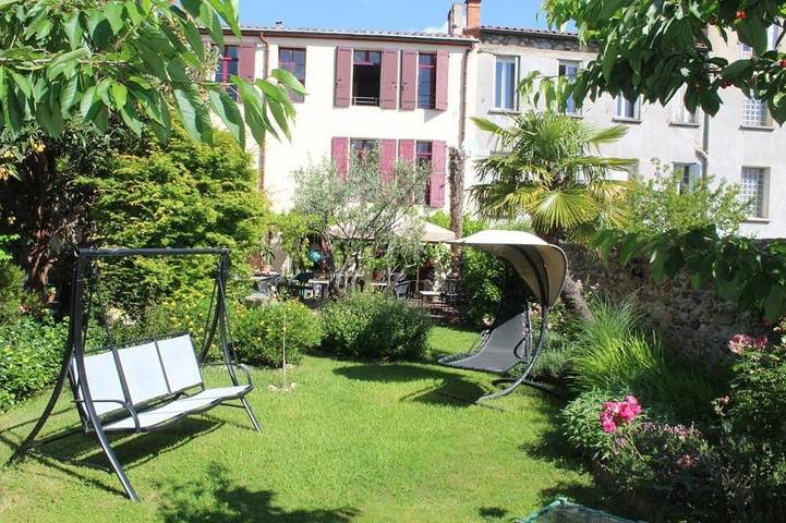 Gîte pour 4 personnes, avec terrasse et vue ainsi que jardin et piscine à Prades - 2