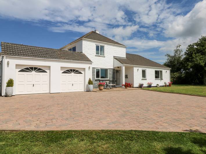 Cottage for 5 people, with Hot tub and Garden in Cornwall