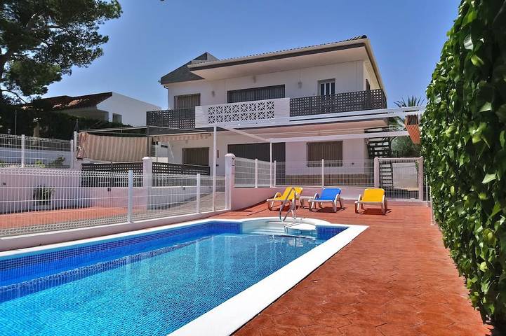 Villa pour 13 personnes, avec balcon et jardin à L'Ampolla