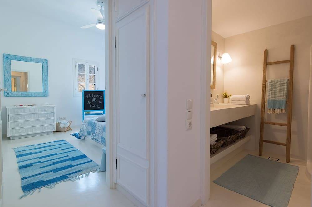 Perfect for families, 250m from the ideal beach for children in Sifnos