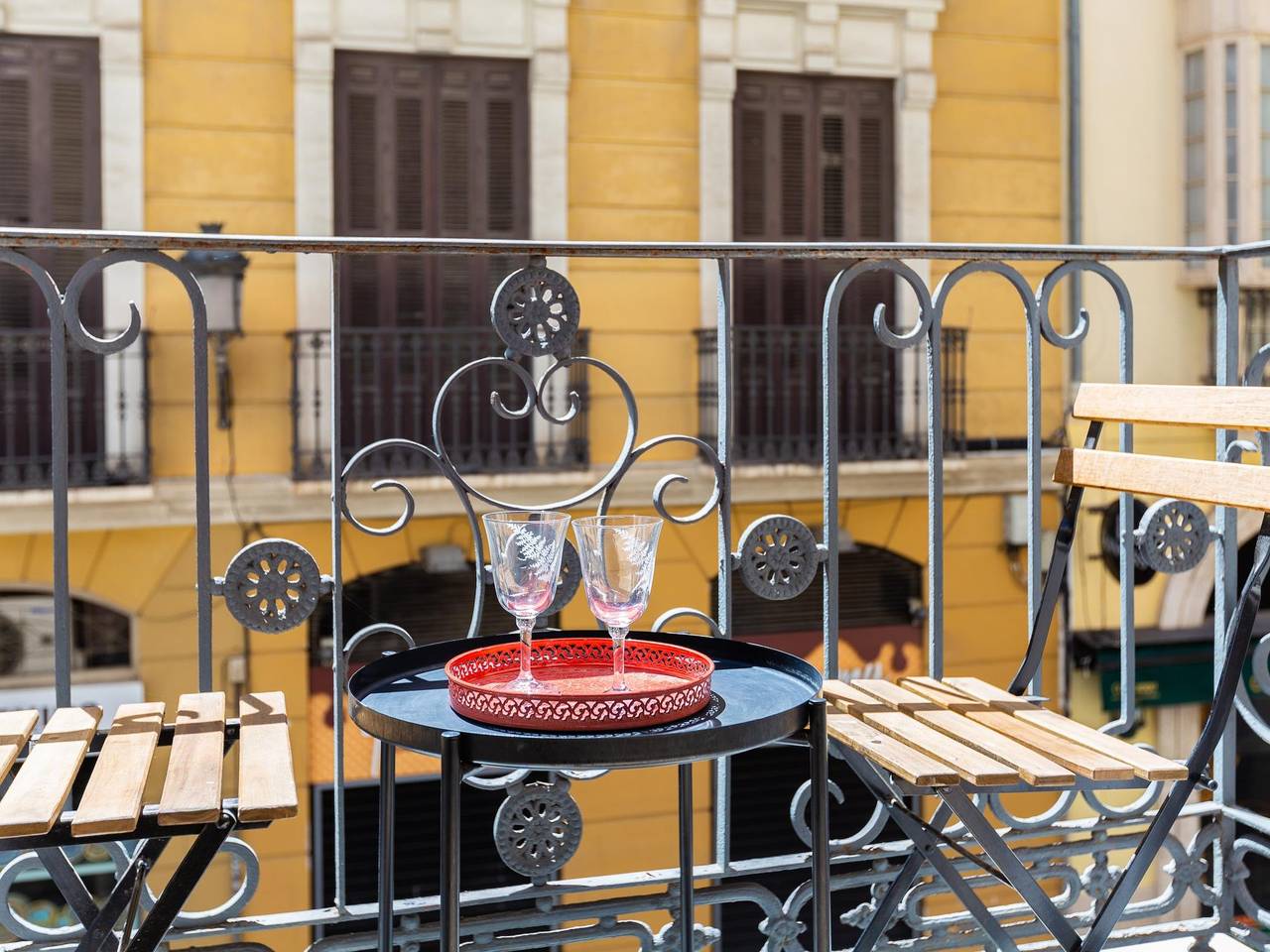 Apartamento vacacional entero, Apartamento con precioso balcón a la calle Molina Lario, junto a la Catedral in Malaga Centro Historico, Málaga