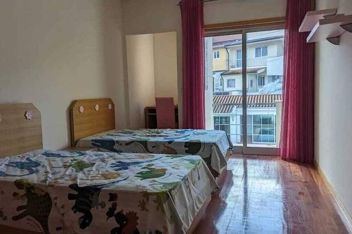 Mansion with 5 Bedrooms, Swimming Pool, Pool Table and Parking in Braga, Braga Distrikt