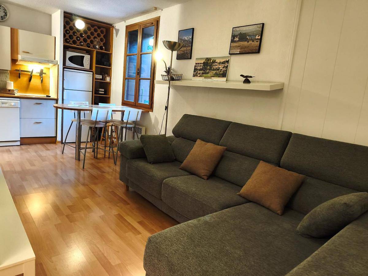 Appartement entier, Estudio con piscina en Enveitg in Enveitg, Parc naturel régional des Pyrénées catalanes