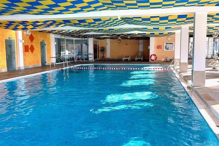 Ferienwohnung für 6 Personen, mit Balkon und Sauna sowie Pool in Scheidegg