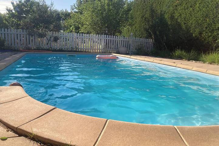 Maison de vacances pour 5 personnes, avec Terrasse ainsi que Jardin et Piscine à Trets