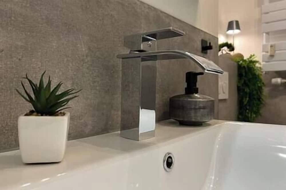 Ganze Wohnung, W&D living - Kleines Italien mit Parkpl. & Balkon in Celle, Aller-Leine-Tal