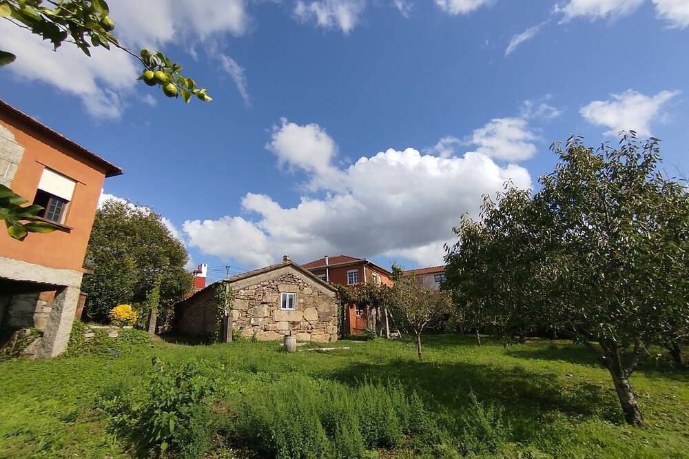 Casa bandulu, charming and sustainable rural house next to the Miño River in Tui, Pontevedra Province