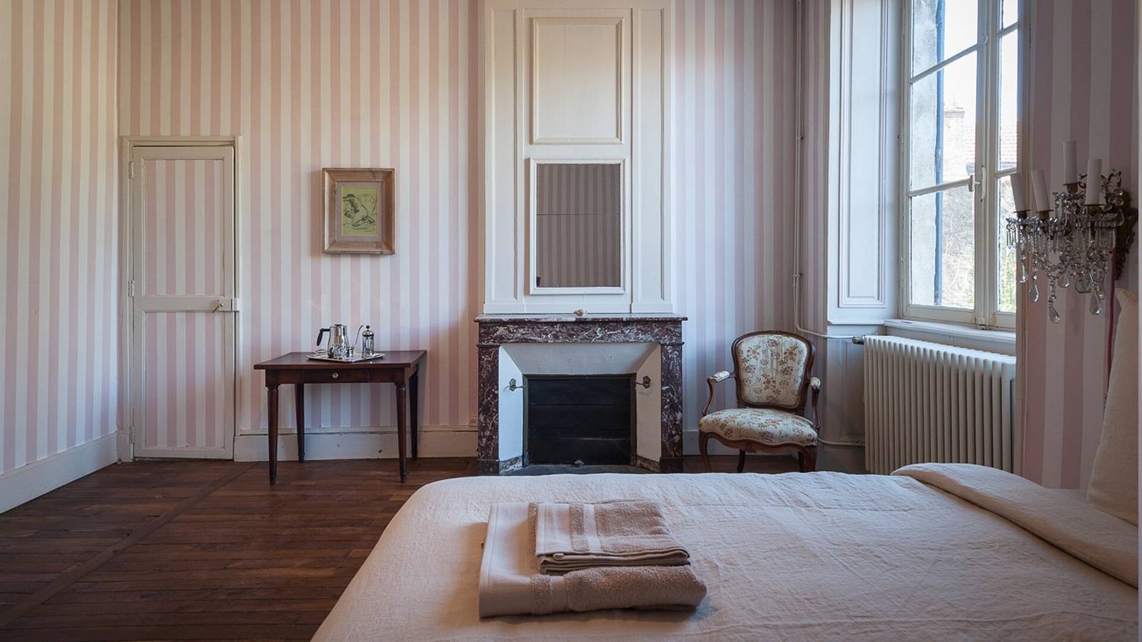 Gästezimmer „Chez Diane – Flore“ mit außergewöhnlichem Gartenblick in Saint-Amand-Montrond