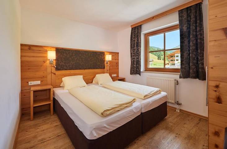 Apartmenthotel für 9 Personen, mit Balkon und Terrasse sowie Garten und Pool
