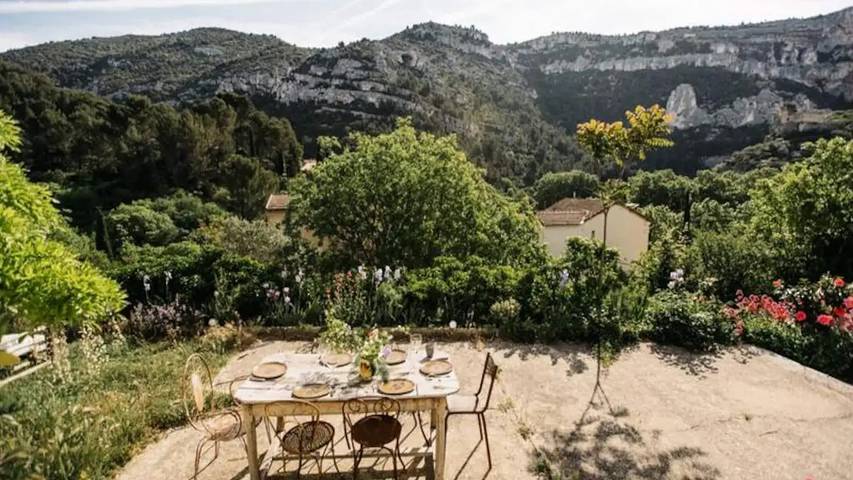 Gîte pour 9 personnes, avec Balcon et Terrasse ainsi que Jardin et Piscine à Fontaine-de-Vaucluse - 4