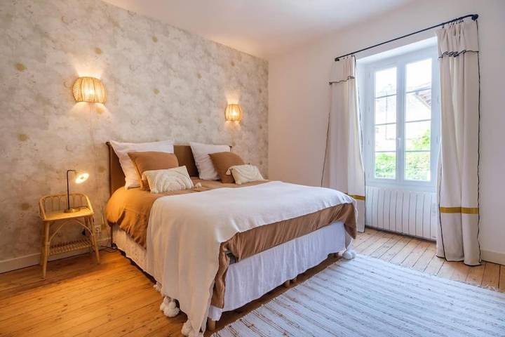 Gîte pour 4 personnes, avec jardin et terrasse à Bourg - 3