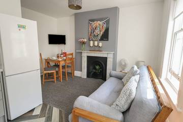 Cottage for 4 People in Bournemouth, South West England, Photo 4