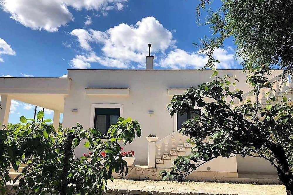 Entire apartment, Homerez - Cosy Apartment in Carovigno: 40 sqm + Near Beaches in Carovigno, Salento