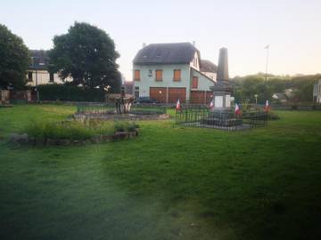 Gîte pour 8 personnes, avec vue à Égliseneuve-d'Entraigues