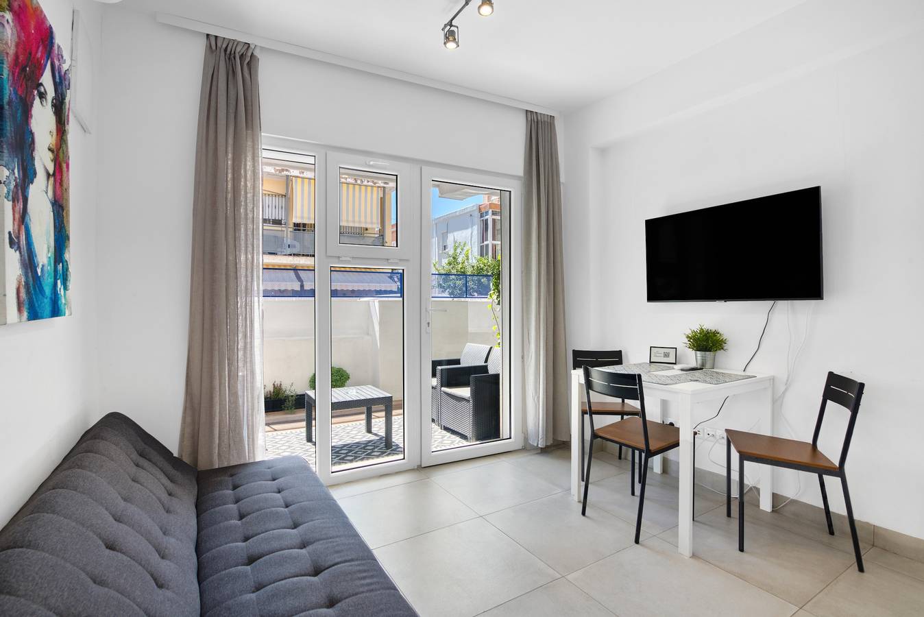 Apartamento entero, Apartamento vacacional "Soleole2" con terraza compartida y Wi-Fi in Playa de Gandía, Costa de Valencia