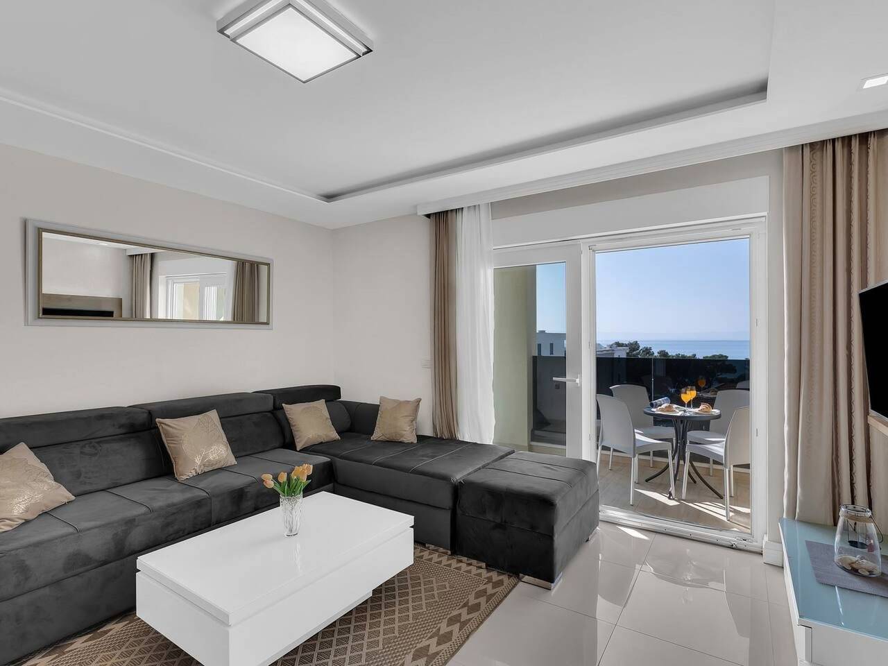 Appartement entier, Apartment Hrvoje - nur 50m bis zum Meer in Promajna, Makarska riviera