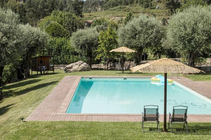 Location de vacances pour 4 personnes, avec piscine ainsi que vue et jardin, animaux acceptés dans Póvoa de Lanhoso - 2