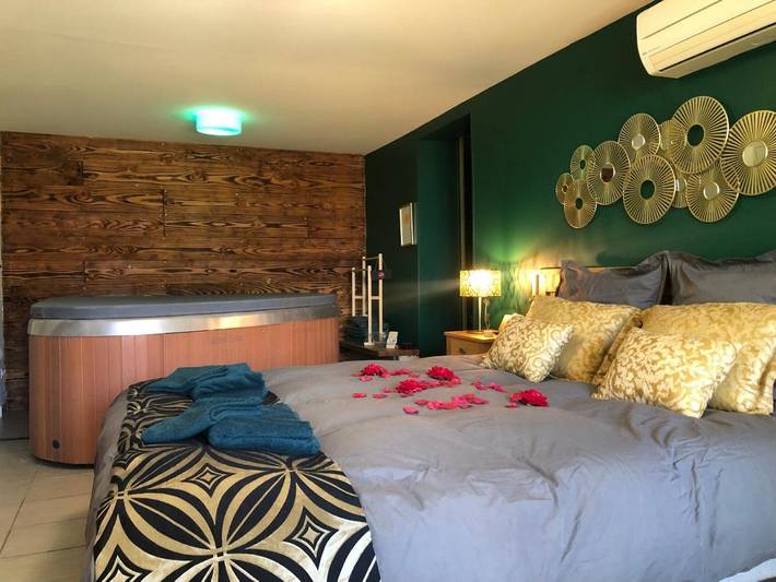 Apartamento de vacaciones para 2 personas, con sauna y piscina además de jardín y jacuzzi - 1