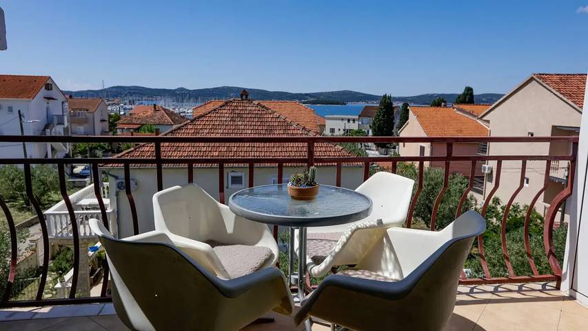 Ferienwohnung für 4 Personen, mit Terrasse in Biograd na Moru