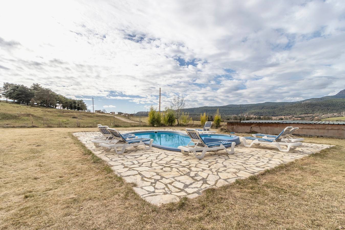 Casa rural 'Can Caubet I' con vistas a la montaña, piscina compartida y Wi-Fi in Capolat, Pirineos