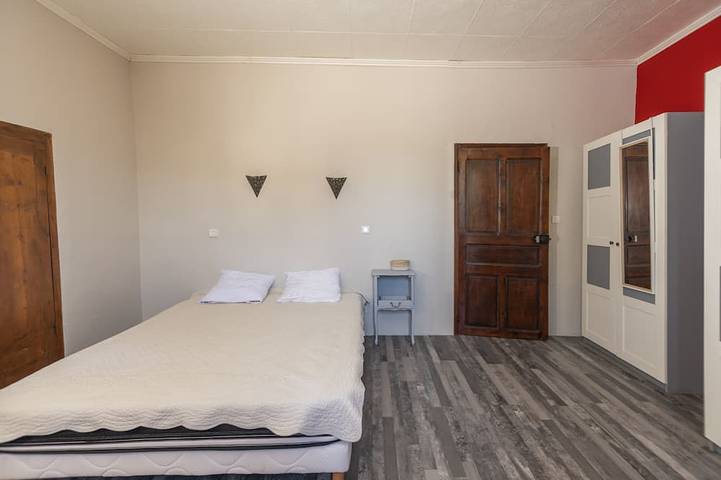 Location de vacances pour 16 personnes, avec piscine ainsi que terrasse et jardin, animaux acceptés à Labeaume - 3