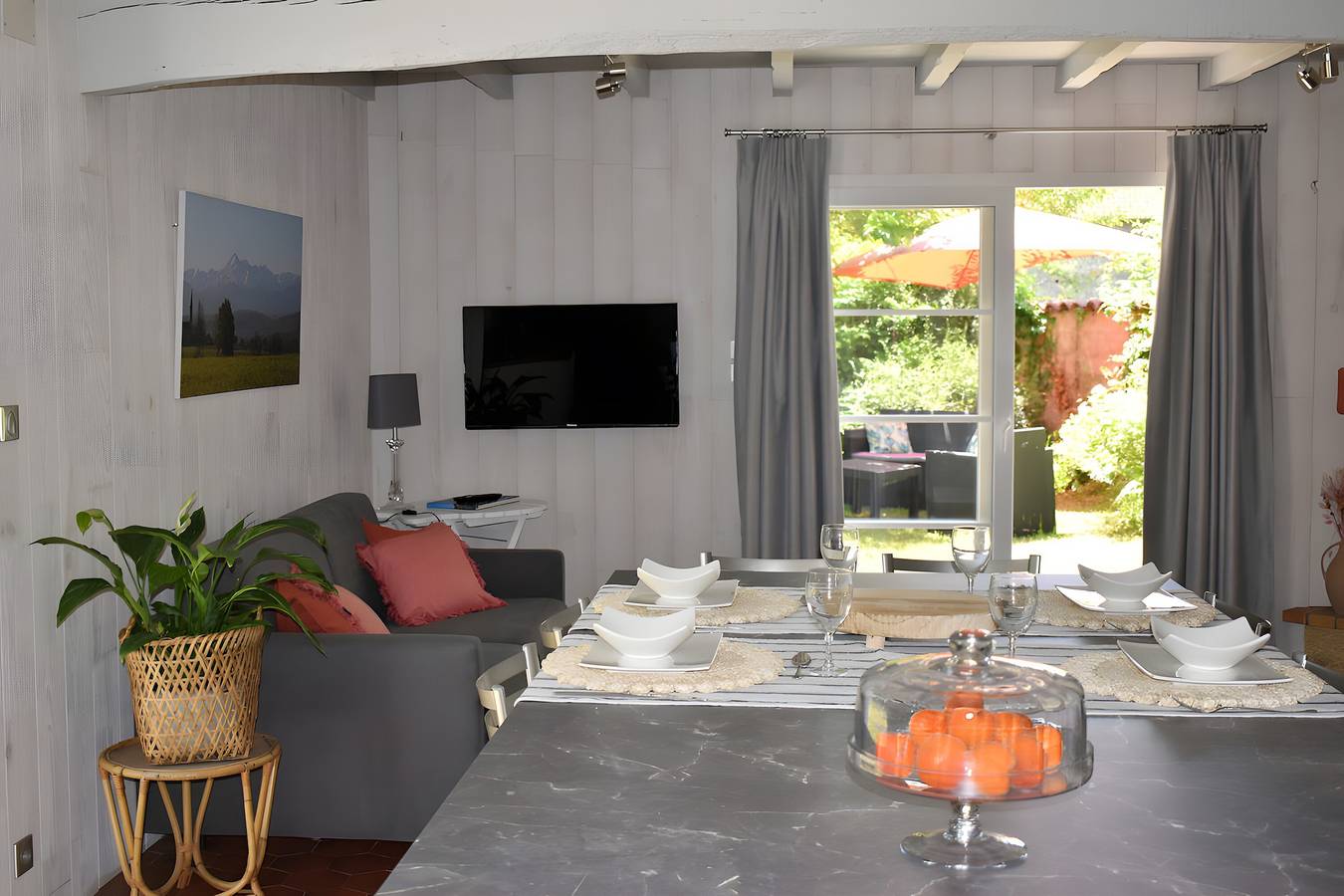 Gîte Les Roses d'Adour : terrasse privée, jardin, Wi-Fi à Mouledous in Moulédous, Hautes-Pyrénées