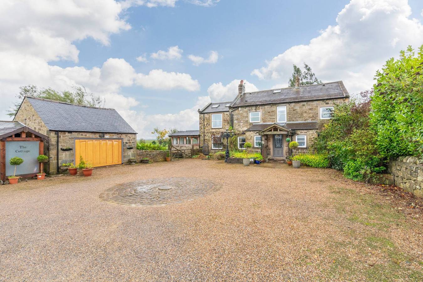 Meagill farmhouse-hot tub country in Nidderdale AONB