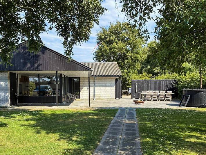 Feriehus for 6 personer, med Terrasse og Hage i Skagen