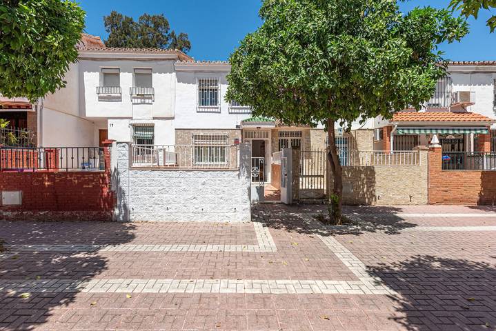 Casa de vacaciones 'Casa Ana La Rosaleda' con terraza privada, Wi-Fi y aire acondicionado in Palma-Palmilla, Málaga