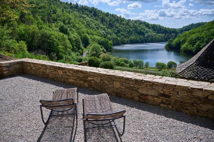 Location de vacances pour 3 personnes, avec vue ainsi que jardin et vue sur le lac à Hautefage - 2