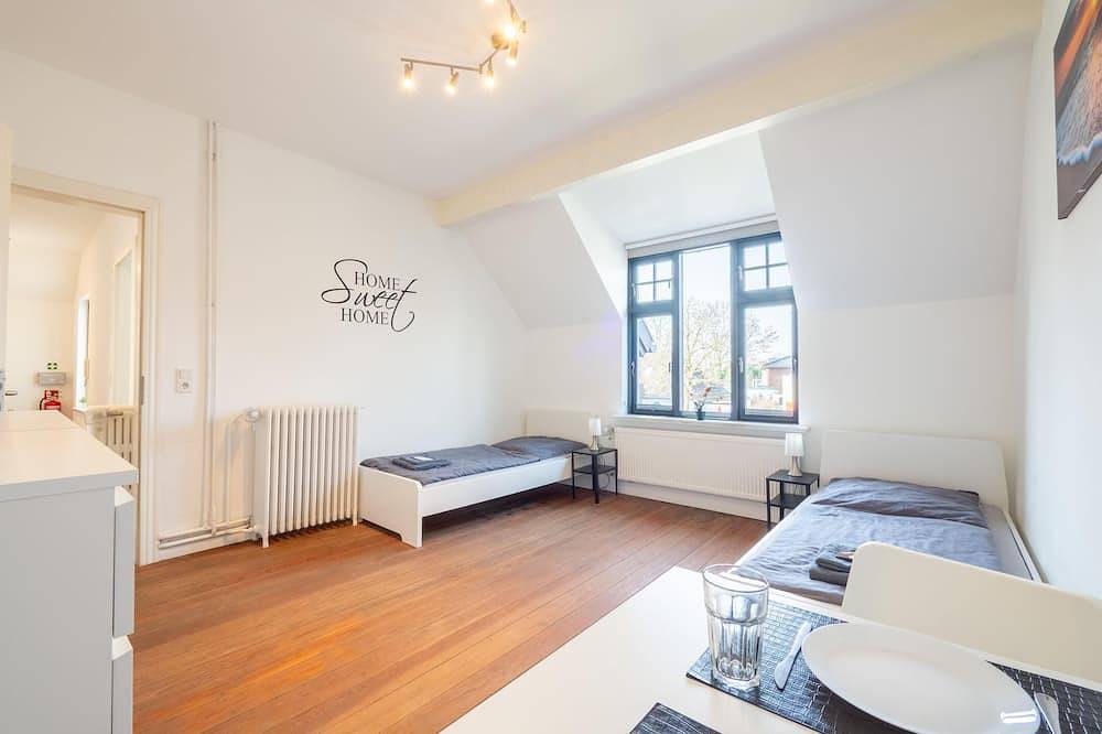Ganze Wohnung, Große Monteurwohnung in Villa - 4 Zimmer (8 Personen), Wlan, Tv, Küche - Ahrensburg Nähe Hamburg in Ahrensburg, Kreis Stormarn