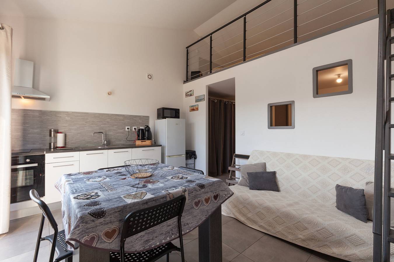 Vakantiehuis 'Maison Coquillage' met airconditioning in Saint-Mitre-les-Remparts, Istres en omgeving