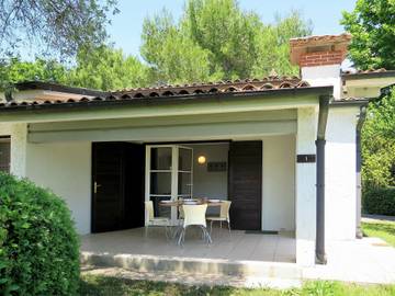 Location de vacances pour 7 personnes, avec piscine et jardin à Grado