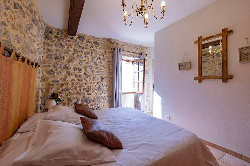 Charming holiday house for 6  \"La Source\" - Wild nature & pool. 30 min from Agen in Nérac, Nérac region