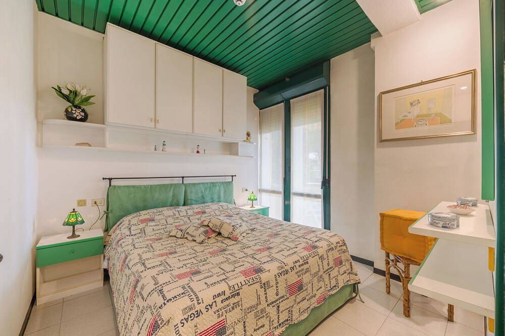 Appartamento intero, Incantevole appartamento per 4 ospiti con Wifi, A/C, piscina, Tv e balcone in Cinquale, Montignoso