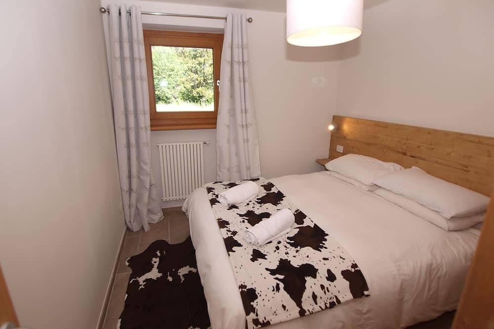 Appartement entier, Centre de Champoluc à côté des remontées mécaniques, 3 chambres, confortable poêle à bois, Wifi, 6 couchages in Champoluc, Ayas